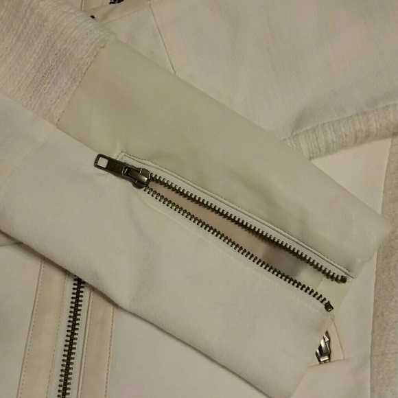 LADIES SIZE Small - Picture 3 of 6